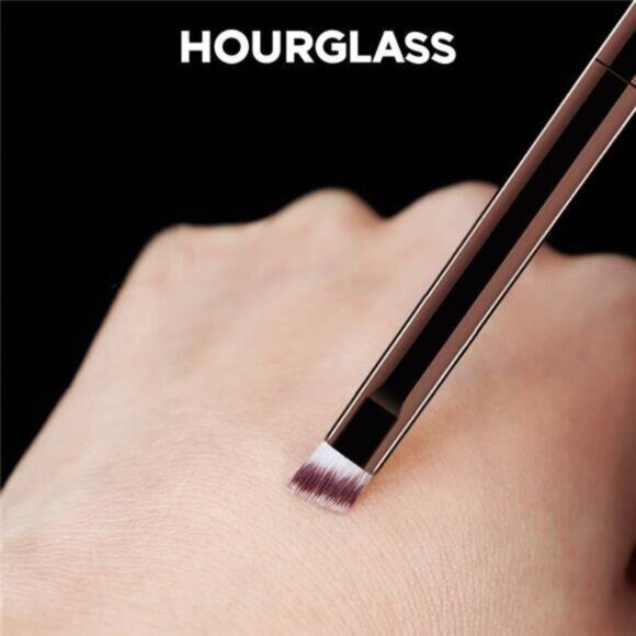 Hourglass Makeup Brush- No.10 Angled Eyeliner/ Eyebrow Brush NWT - Picture 2 of 7